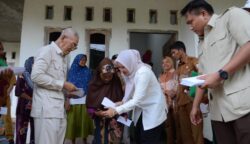 Anggota Komisi IV DPR RI, Hj. Kartika Sandra Desi, mengunjungi lokasi bencana angin puting beliung yang melanda Kecamatan Muara Sugihan, Kabupaten Banyuasin, Sumatera Selatan.