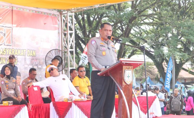 Dirlantas Polda Aceh Kombes Pol M Iqbal Alqudusy pada kampanye keselamatan berlalu lintas yang digelar di Aceh Tenggara, Ahad (1/6/2025)