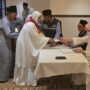 Jamaah Haji Aceh menerima dana wakaf Baitul Asyi di Mekkah, Arab Saudi. (Foto: Alfian/Infoaceh.net)