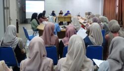 Prodi Ilmu Administrasi Negara Fakultas Ilmu Sosial dan Ilmu Politik UIN Ar-Raniry menggelar kuliah umum “Relevansi Isu Viral terhadap Responsivitas Pelaksana Layanan”, Senin (2/6).