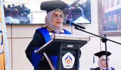 Prof Dr Hj Lili Kasmini SSi MSi dikukuhkan sebagai Guru Besar Bidang Ilmu Biologi Universitas Bina Bangsa Getsempena. (Foto: For Infoaceh.net)