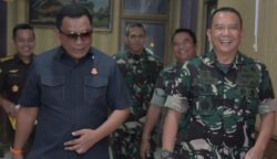Kajati Aceh Yudi Triadi SH MH menerima kunjungan Komandan Satgas Penertiban Aktivitas Ilegal Migas Mayjen TNI Alvis Anwar, Senin (2/6). (Foto: For Infoaceh.net)