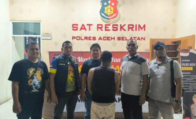 Satreskrim Polres Aceh Selatan mengamankan pria berinisial SK (54), warga Gampong Pinto Rimba, Kecamatan Trumon Timur, seorang ayah yang diduga melakukan rudapaksa anak kandungnya sendiri, hingga korban hamil. (Foto: Dok. Polres Aceh Selatan)