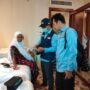 Petugas haji Aceh melakukan visitasi ke kamar-kamar jamaah yang memiliki risiko tinggi untuk memastikan jamaah siap melaksanakan puncak haji wukuf di Arafah. (Foto: For Infoaceh.net)