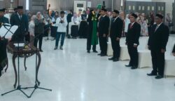 Wali Kota Banda Aceh Illiza Sa’aduddin Djamal melantik Ketua dan Anggota Badan Baitul Mal Kota Banda Aceh periode 2025–2030 di aula lantai IV Gedung Mawardy Nurdin, Balai Kota Banda Aceh, Rabu (4/6). (Foto: For Infoaceh.net)