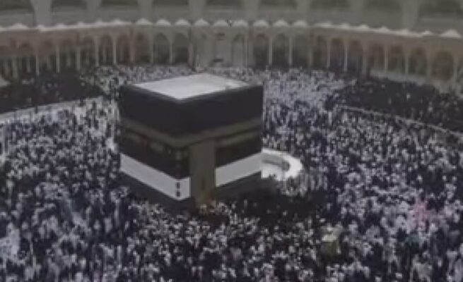 Perempuan di Mekkah punya tradisi khusus saat para jamaah hendak wukuf. Mereka mendatangi Masjidil Haram untuk beribadah atau disebut Yaumul Khulaif. (Foto: Ist)
