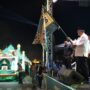 Asisten Administrasi Umum Sekda Aceh Muhammad Diwarsyah melakukan pemukulan beduk sekaligus melepas peserta pawai Takbiran Idul Adha 1446 H/2025 M di halaman Masjid Raya Baiturrahman Banda Aceh, Kamis malam (5/6/2025)