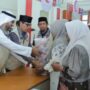 Universitas Islam Negeri (UIN) Ar-Raniry Banda Aceh menyalurkan 2.300 paket daging kurban Emirates Red Crescent dalam rangka Hari Raya Idul Adha 1446 Hijriah, Ahad (8/6).