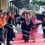 Polresta Banda Aceh menggelar upacara tradisi Pedang Pora sebagai penghormatan kepada empat perwira yang memasuki masa purna tugas, Selasa (10/6), di halaman Mapolresta setempat