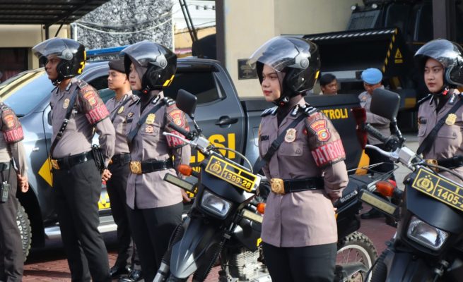 Personel polisi yang bertugas di Polresta Banda Aceh dikukuhkan sebagai tim patroli presisi oleh Kapolresta Banda Aceh dalam apel bersama, Rabu pagi (11/6).