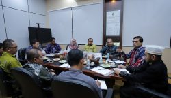 Rektor UIN Ar-Raniry Prof Dr Mujiburrahman menerima kunjungan Baitul Mal Kabupaten Simeulue di ruang kerjanya, Rabu (11/6).