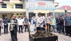 Sebanyak 773 kg narkotika dimusnahkan dalam sebuah kegiatan yang digelar di halaman Mapolda Aceh, Kamis (12/6).