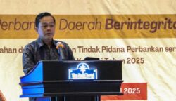 Kepala OJK Aceh, Daddi Peryoga, saat membuka Sosialisasi Pencegahan dan Penanganan Dugaan Tindak Pidana Perbankan dan Kaitannya dengan TPPU, Kamis (12/6), di Hotel The Pade, Aceh Besar.