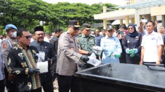 Pemusnahan barang bukti narkoba sebanyak 25 kg kokain, 108 kg sabu, dan 640 kg ganja di Aula Presisi Polda Aceh, Kamis, 12 Juni 2025.