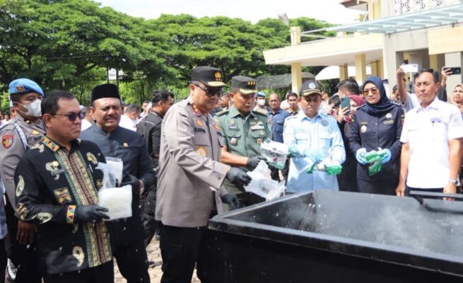 Pemusnahan barang bukti narkoba sebanyak 25 kg kokain, 108 kg sabu, dan 640 kg ganja di Aula Presisi Polda Aceh, Kamis, 12 Juni 2025.