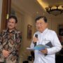 Mantan Wapres Jusuf Kalla dalam konferensi pers di kediamannya, Jakarta Selatan, Jum'at (13/6/2025).