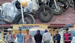 Motor gede (Moge) merek Harley Davidson dan satwa langka, yang diduga barang bukti hasil penyelundupan dari Thailand diamankan di Polres Aceh Timur, Ahad (15/6). (Foto: Ist)