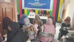 Anggota Badan Baitul Mal Aceh, Dr. A. Rani Usman, M.Si membuka secara resmi program pembinaan muallaf angkatan XIX di Markaz Dewan Dakwah Aceh, Gampong Rumpet, Kecamatan Krueng Barona Jaya, Aceh Besar, Senin (16/6/2025)
