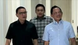 Direktur Eksekutif Institute Kajian Pertahanan dan Intelijen Indonesia (IKAPII) Fauka Noor Farid saat bertemu Mendagri Tito Karnavian. (Foto: Ist)