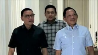 Direktur Eksekutif Institute Kajian Pertahanan dan Intelijen Indonesia (IKAPII) Fauka Noor Farid saat bertemu Mendagri Tito Karnavian. (Foto: Ist)