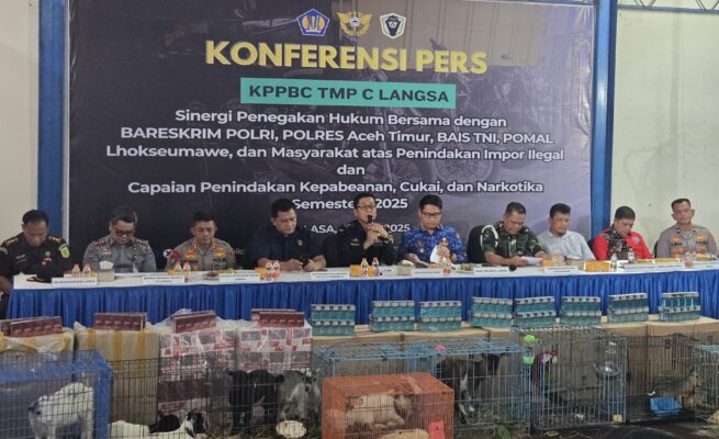Bea Cukai Langsa mengungkap maraknya penyelundupan barang impor ilegal di wilayah Aceh sepanjang semester I tahun 2025, pada konferensi pers, Selasa (17/6). (Foto: Ist)