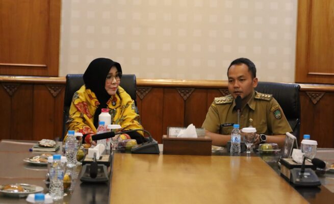 Wali Kota Banda Aceh Illiza Sa’aduddin Djamal, disambut Wali Kota Solo, Respati Ardi, di Balai Kota Solo, Senin (16/6). (Foto: Ist)