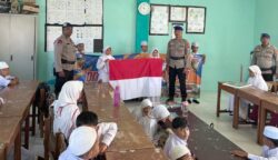 Ditpolairud Polda Aceh melaksanakan Saweu Sikula di SDN 41 Banda Aceh, Senin, 19 Mei 2025. (Foto: Ist)