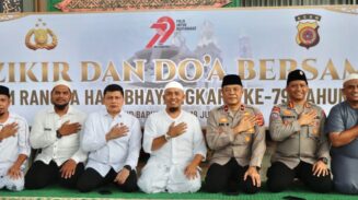 Dalam menyambut Hari Bhayangkara ke-79 tahun 2025, Polda Aceh menggelar zikir dan doa bersama di Masjid Babuttaqwa Polda Aceh, Rabu, 18 Juni 2025.
