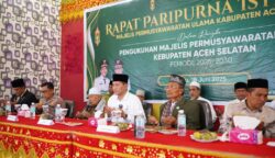 Bupati Aceh Selatan Mirwan MS saat menghadiri pengukuhan pengurus MPU Aceh Selatan, di aula Dinas Pariwisata, Rabu (18/6/2025)