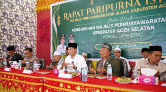 Bupati Aceh Selatan Mirwan MS saat menghadiri pengukuhan pengurus MPU Aceh Selatan, di aula Dinas Pariwisata, Rabu (18/6/2025)