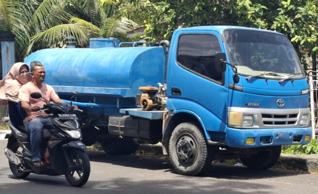 Kendaraan dinas operasional Rutan Sabang kini telah dicopot nomor polisi-nya depan dan belakang. Sebelumnya Nopol kendaraan tersebut yakni BL 7031 M. (Foto: Ist)