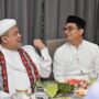 Ketua DPRK Banda Aceh Irwansyah menjamu makan malam dan minum kopi ulama nasional dan Imam Besar Habib Rizieq Shihab pada Rabu malam (18/6) di kediamannya. (Foto: Ist)