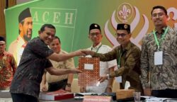 Wagub Aceh Fadhlullah atau Dek Fad terpilih aklamasi sebagai Ketua Kwarda Pramuka Aceh periode 2025-2030 dalam Musda ke-10, di Ballroom The Pada Hotel, Kamis (19/6). (Foto: For Infoaceh.net)