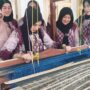 Ketua IAD Wilayah Aceh, Juraidah melakukan kunjungan ke Dekranasda Aceh Besar di Gampong Gani, Kecamatan Ingin Jaya, Jum'at (20/6). (Foto: Ist)