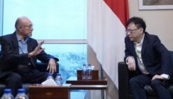 Wali Nanggroe Aceh Malik Mahmud Al Haythar, melakukan pertemuan dengan Konjen Singapura untuk Medan, Dr. Edmund Chia, pada Jum'at, 20 Juni 2025, di Kota Medan. (Foto: For Infoaceh.net)