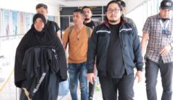 Satreskrim Polresta Banda Aceh menangkap RH (55), pelaku Penjual Gadis asal Aceh Besar ke Malaysia yang selama ini buron. (Foto: Dok. Polresta Banda Aceh)