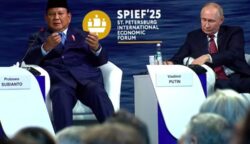 Presiden Prabowo Subianto berbicara pada sesi dialog di St Petersburg International Economic Forum (SPIEF) ke-28, yang disiarkan kanal YouTube Sekretariat Presiden, Jum'at (20/6/2025). (Foto: Ist)