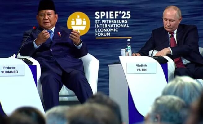 Presiden Prabowo Subianto berbicara pada sesi dialog di St Petersburg International Economic Forum (SPIEF) ke-28, yang disiarkan kanal YouTube Sekretariat Presiden, Jum'at (20/6/2025). (Foto: Ist)