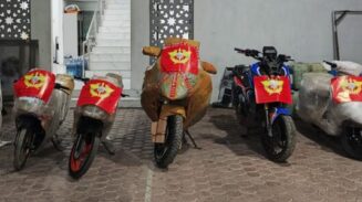 Bea Cukai Lhokseumawe menggerebek sebuah gudang yang diduga digunakan untuk menimbun barang impor ilegal dalam operasi penindakan di Dusun A, Gampong Paloh Punti, Kecamatan Muara Satu, Kota Lhokseumawe. (Foto: Ist)