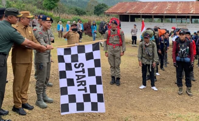 Tim ekspedisi Gunung Leuser dalam rangka memperingati Hari Bhayangkara ke-79 bergerak menuju titik tertinggi dengan berbagai tantangan alam. (Foto: Ist)