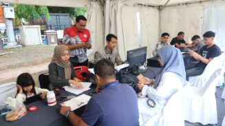 Polda Aceh menggelar rangkaian pelayanan publik di ajang Car Free Day (CFD) Bhayangkara Sport Day yang dipusatkan di kawasan Simpang Lima, Kota Banda Aceh, Ahad pagi (22/6). (Foto: For Infoaceh.net)