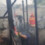 Dua rumah warga dan 1 kios terbakar di Jalan Belibis Gunung Leuser Gampong Sukaramai (Blower) Kecamatan Baiturrahman, Banda Aceh, Ahad sore, 22 Juni 2025. (Foto: Ist)