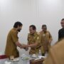 Gubernur Aceh Muzakir Manaf (Mualem) didampingi Wagub Fadhlullah dan Plt. Sekda Aceh M Nasir Syamaun memimpin Rapim Pemerintah Aceh membahas percepatan realisasi APBA 2025 di Gedung Serbaguna Setda Aceh, Senin (23/6). (Foto: For Infoaceh.net)
