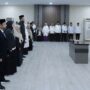 Rektor UIN Ar-Raniry Prof Dr Mujiburrahman MAg melantik 14 pejabat struktural, termasuk empat ketua program studi (kaprodi) baru di aula Lantai 3 Gedung Rektorat, Senin (23/6). (Foto: Ist)