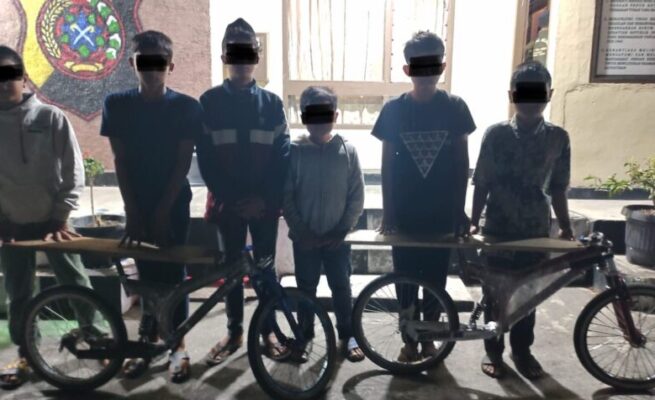 Polsek Bandar Polres Bener Meriah mengamankan sejumlah anak yang terlibat aksi balap sepeda liar, Ahad, 22 Juni 2025. (Foto: For Infoaceh.net)