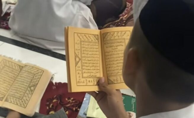 Festival Dalail Khairat se-Kota Banda Aceh digelar di Masjid Babunnajah Gampong Surien. (Foto: Ist)