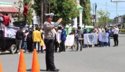 aksi mahasiswa Aceh Barat 23 Juni 2025, Gerakan Aceh Menggugat tolak batalyon TNI, unjuk rasa damai Meulaboh, mahasiswa UTU desak pencopotan Mendagri, tuntutan transparansi dana Otsus Aceh, penolakan militerisasi Aceh oleh mahasiswa, aksi damai tagih perdamaian Helsinki, protes kebijakan pusat soal Aceh, aliansi mahasiswa tolak batalyon tambahan, aspirasi mahasiswa UTU Meulaboh