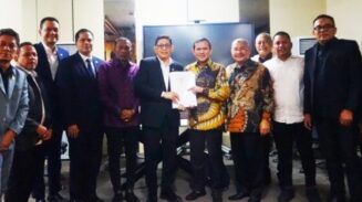 Wagub Aceh, Fadlullah bersama Ketua DPRA Zulfadli menyerahkan usulan revisi UUPA kepada Badan Legislasi DPR RI, Selasa, 24 Juni 2025.