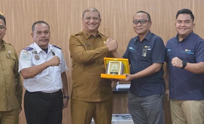 Kunjungan silaturahmi Manajer PLN UP3 Langsa, Indradi Pratama, ke Bupati Aceh Tamiang Armia Fahmi di Kantor Bupati Aceh Tamiang, Selasa (24/6).