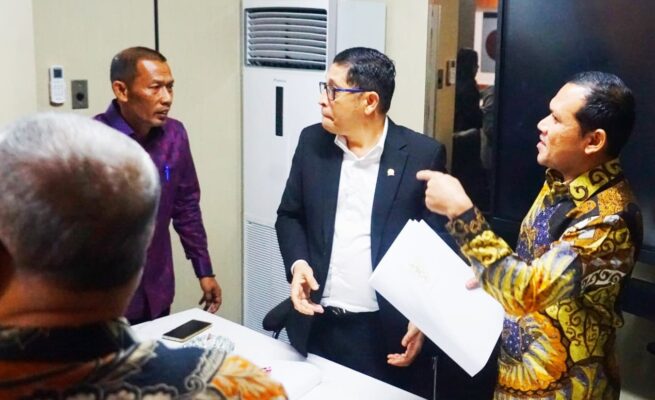 Wagub Aceh Fadhlullah saat melakukan pertemuan dengan Badan Legislasi (Baleg) DPR RI di Jakarta, Selasa (24/6). (Foto: Ist)